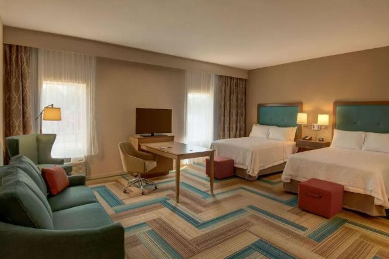 Hampton Inn Плант-Сити Экстерьер фото