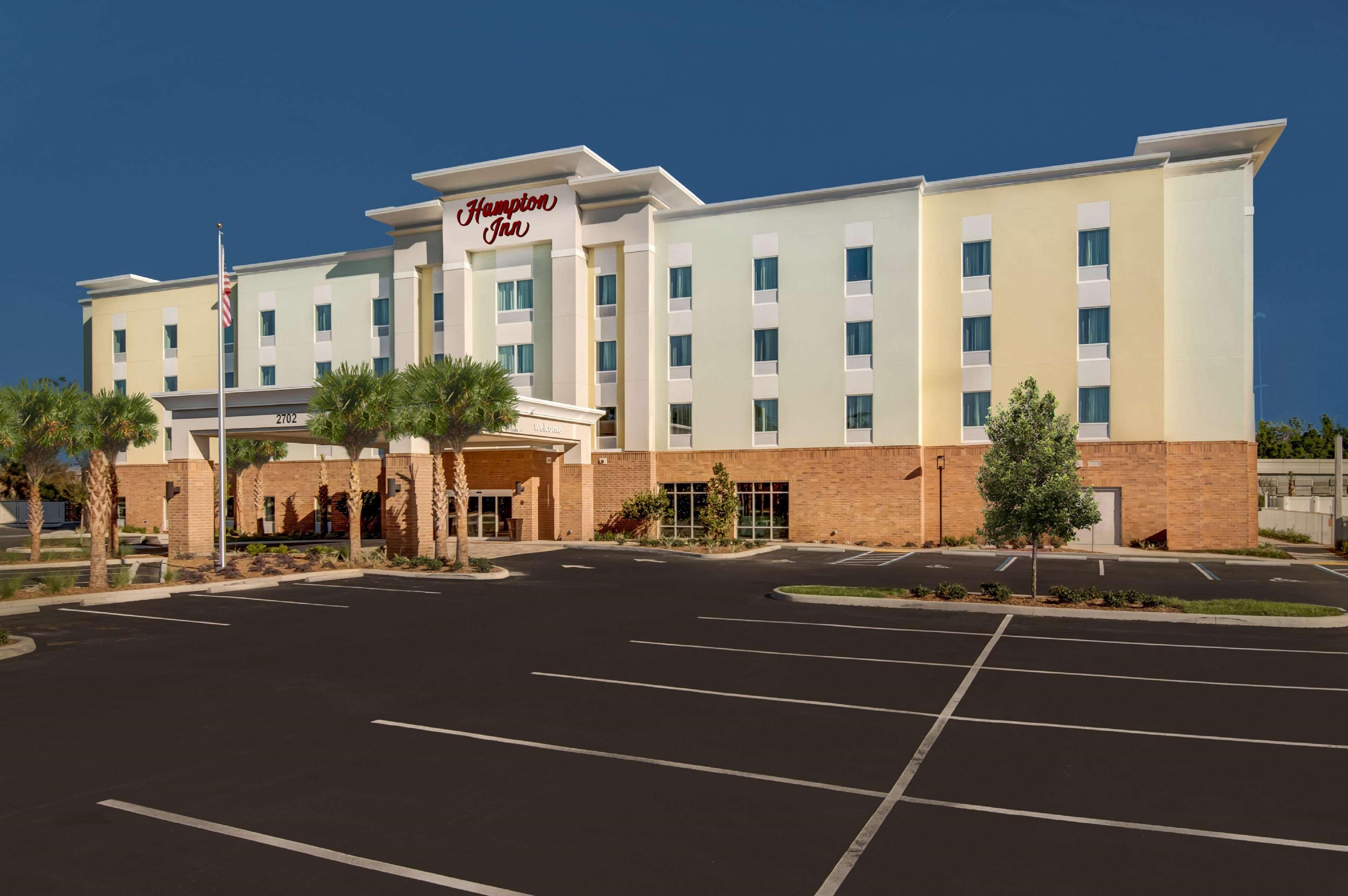 Hampton Inn Плант-Сити Экстерьер фото