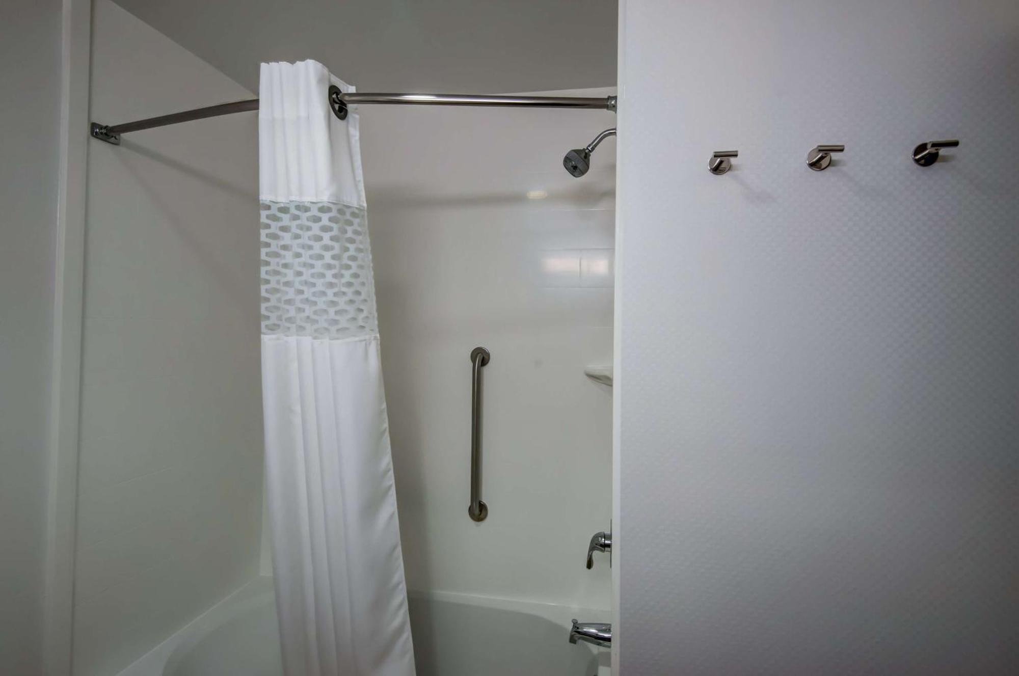 Hampton Inn Плант-Сити Экстерьер фото