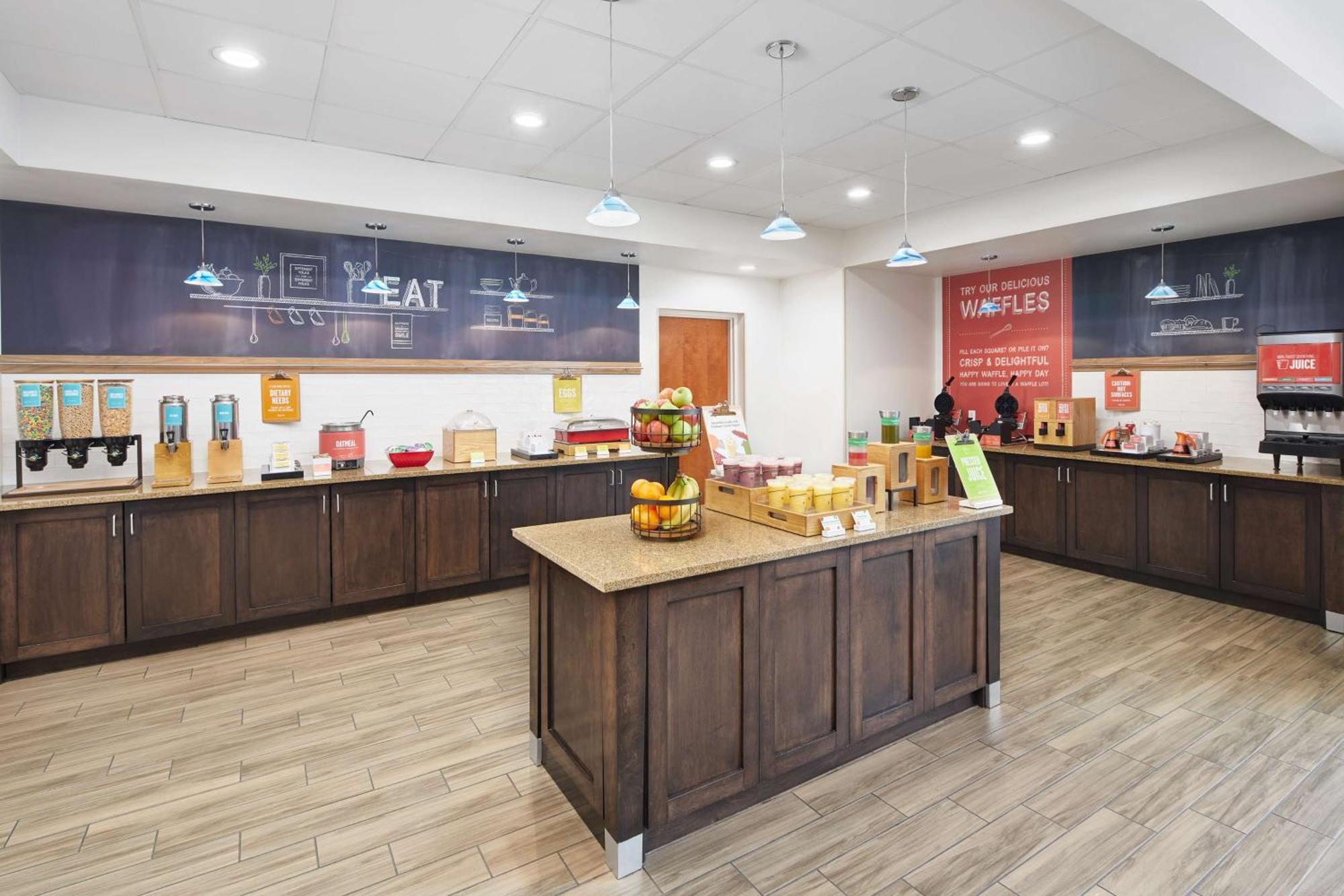 Hampton Inn Плант-Сити Экстерьер фото