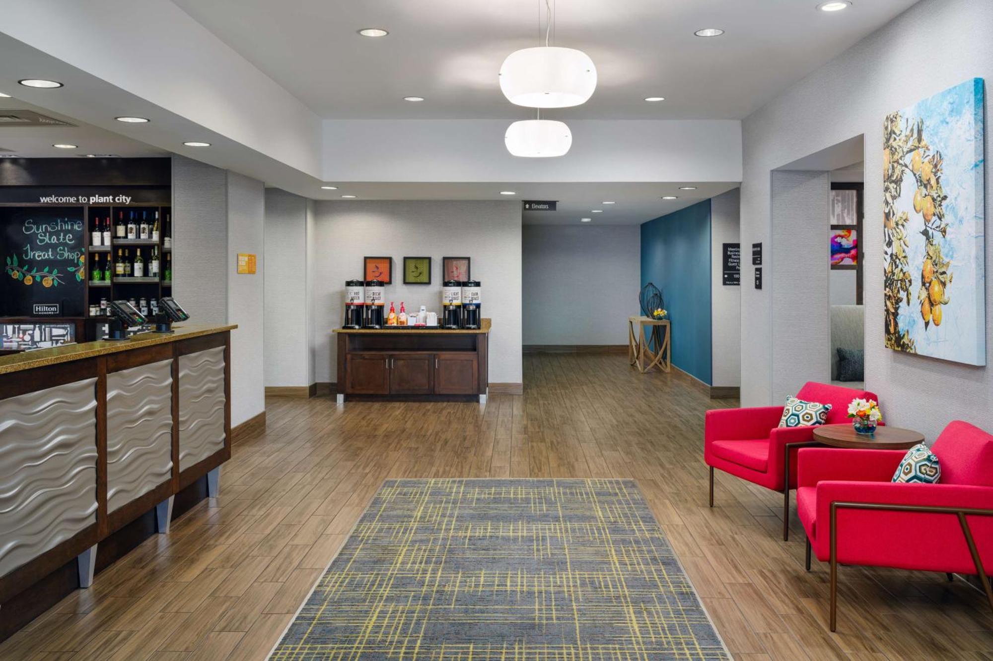 Hampton Inn Плант-Сити Экстерьер фото