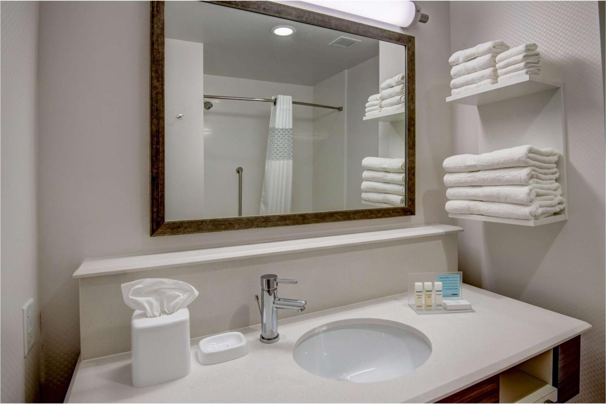 Hampton Inn Плант-Сити Экстерьер фото