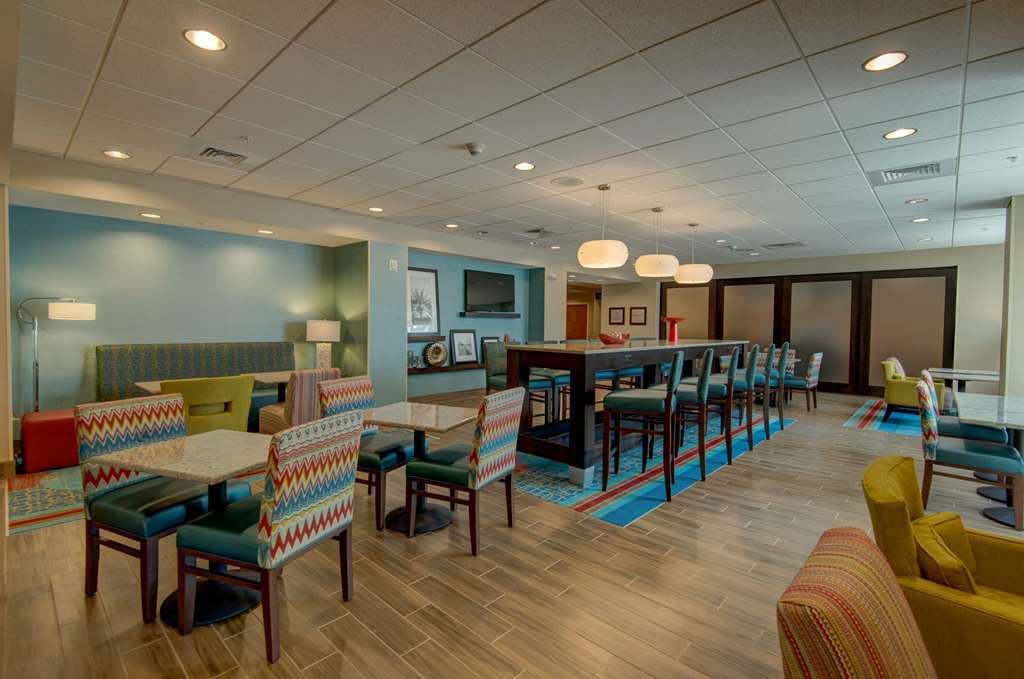 Hampton Inn Плант-Сити Ресторан фото